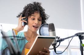 La voix, ce métier qui nous parle : derrière les pubs, documentaires et micros